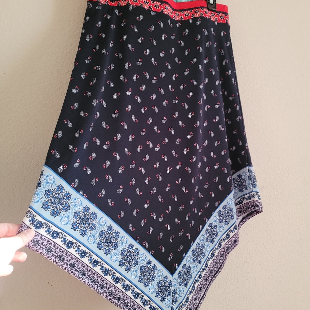A dark navy blue skirt very soft struchi fabric type quality. Size MM.